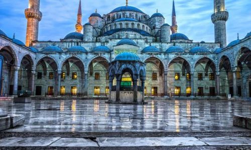The Blue Mosque, (Sultanahmet Camii), Istanbul, Turkey.